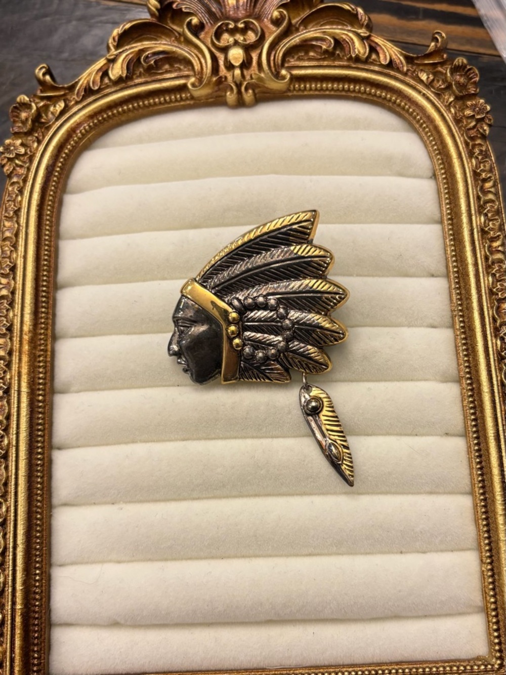 Native America‎ Chief Silver & Gold Tone Lapel Hat Pin Badge Brooch Feathers
